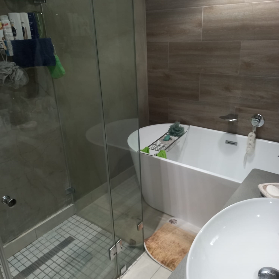 4 Bedroom Property for Sale in Menkenkop Western Cape